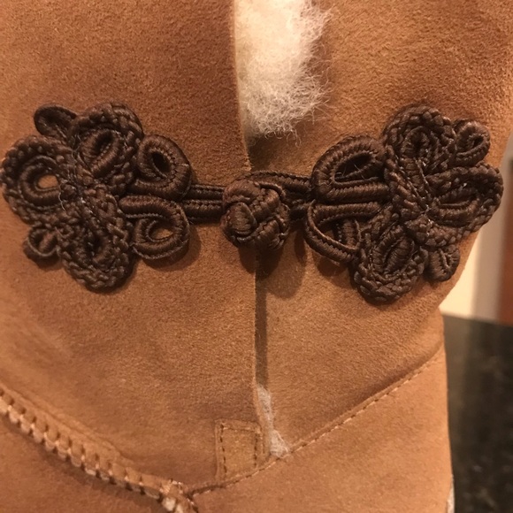 New UGG Mariko Boots, Short Chestnut UGGs, 8 & 9 - Picture 4 of 8